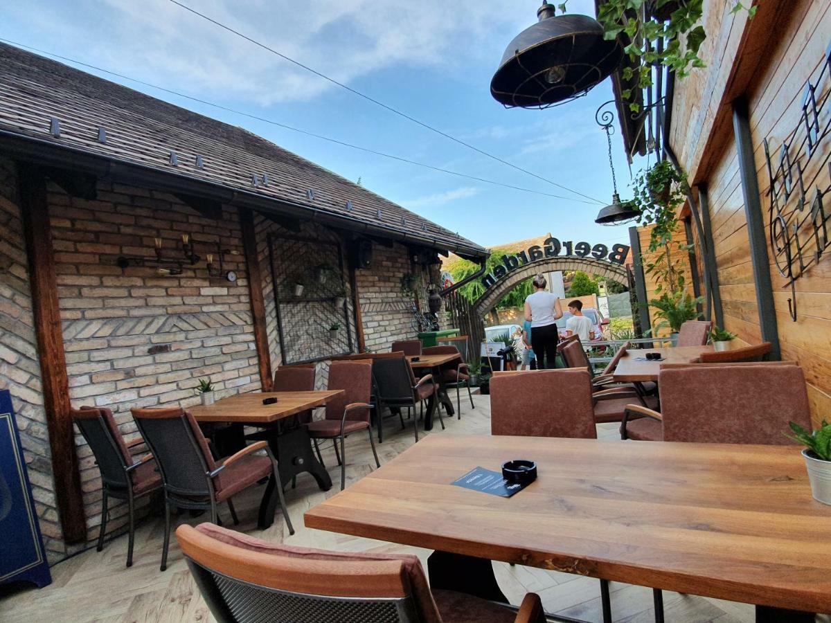 Oldbrick Pub Ξενοδοχείο Σόμπορ Εξωτερικό φωτογραφία