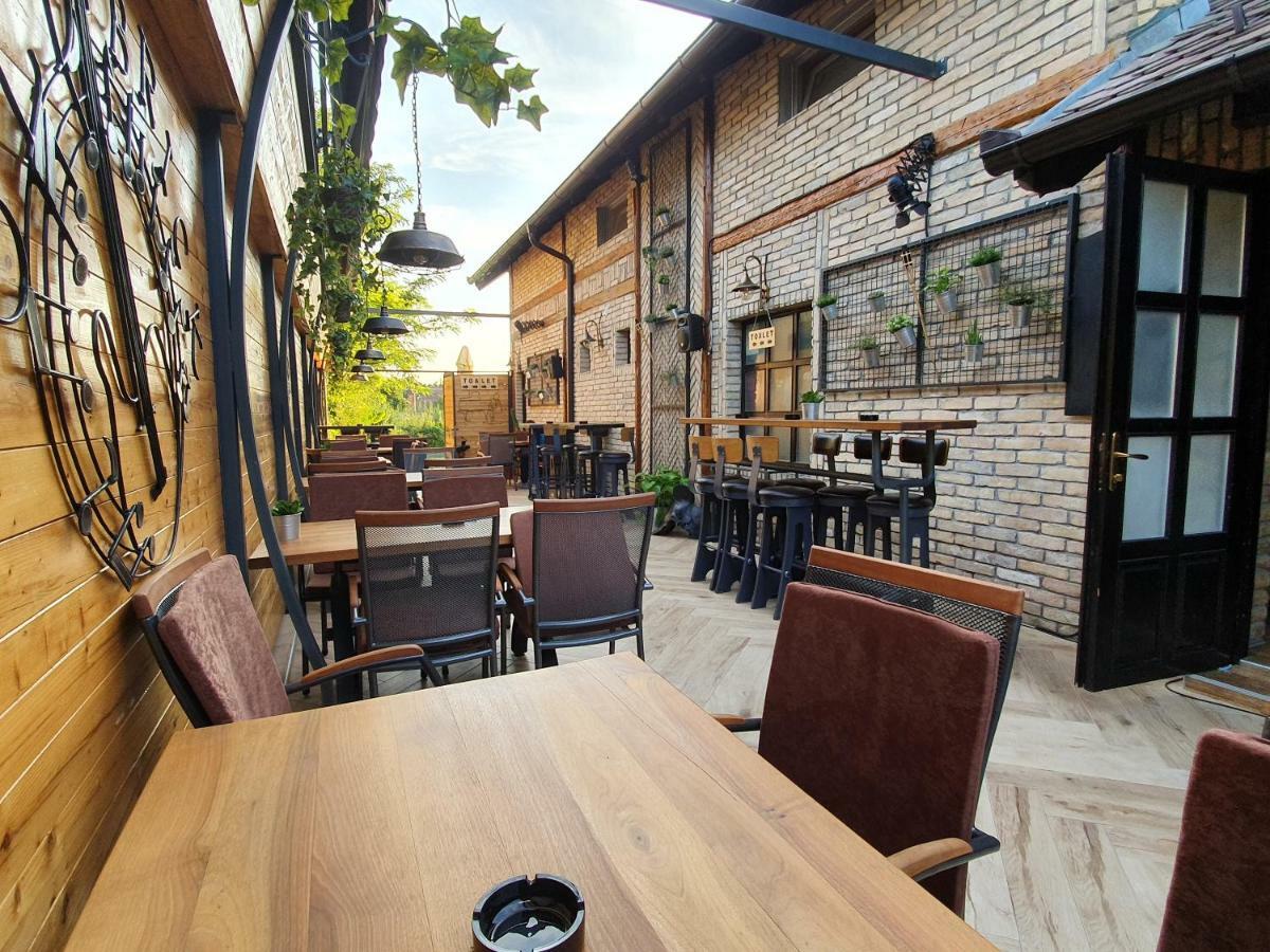Oldbrick Pub Ξενοδοχείο Σόμπορ Εξωτερικό φωτογραφία