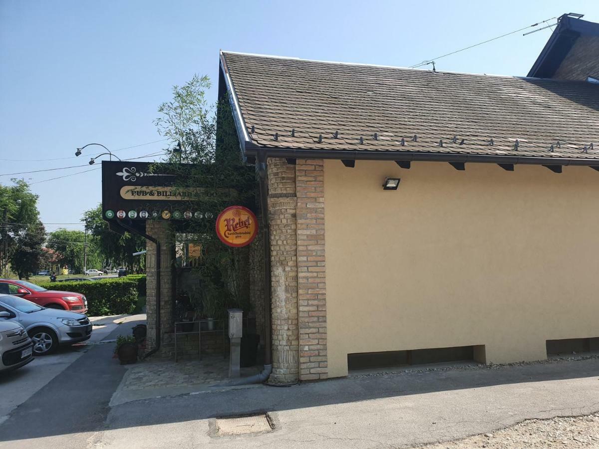 Oldbrick Pub Ξενοδοχείο Σόμπορ Εξωτερικό φωτογραφία